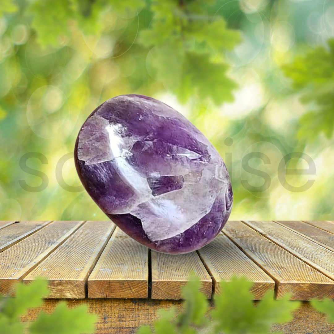 Natural Amethyst Palm Stone – Healing Crystal for Meditation, Stress Relief & Energy Balancing – Pocket-Sized Worry Stone