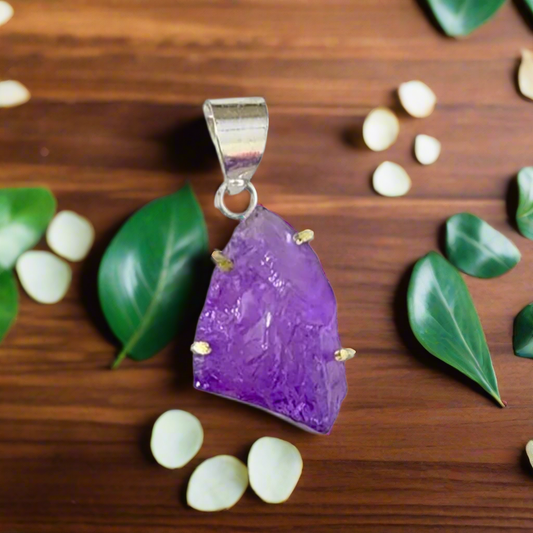 Raw Amethyst Crystal Pendant – Natural Stone Healing Necklace with Silver-Plated Setting for Women & Men – Spiritual Energy Jewelry Gift