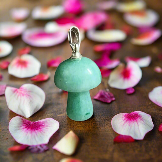 Green Aventurine Mushroom Pendant – Natural Crystal Necklace for Healing, Prosperity, and Positive Energy .