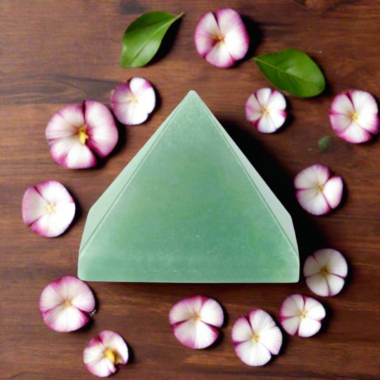 Soulwise Natural Green Aventurine Crystal Pyramid for Reiki, Vastu, Meditation & Home Décor – Positive Energy & Healing Stone