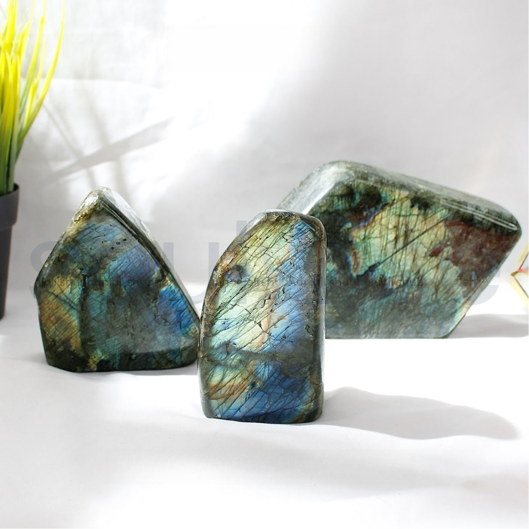 Labradorite Freeform Crystal – Polished Natural Gemstone Decor with Blue Flash for Protection, Intuition & Healing Energy (518G).