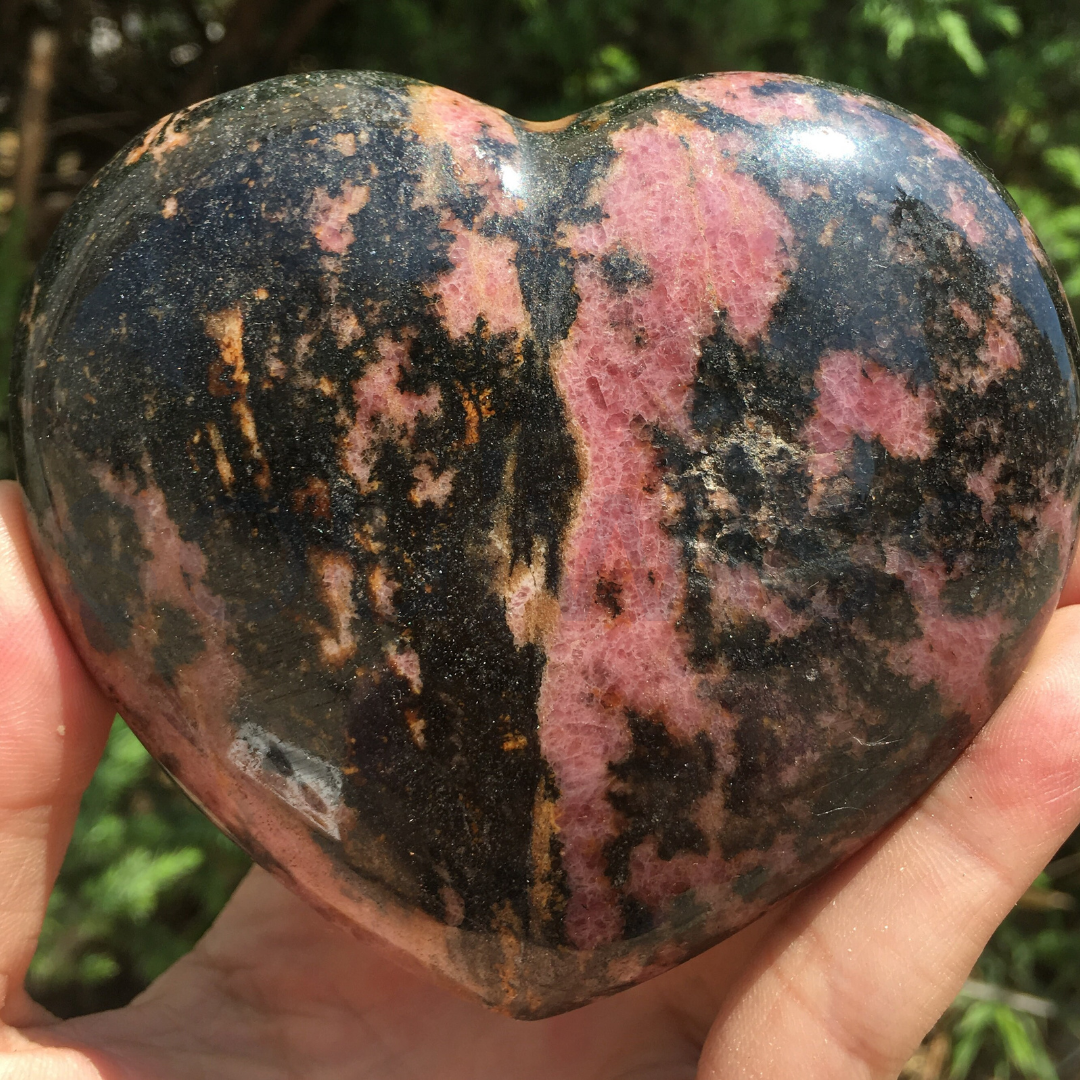 Rhodonite Heart Stone Polished Natural Crystal for Meditation Emotional Balance Love Energy Spiritual Home Décor Gift