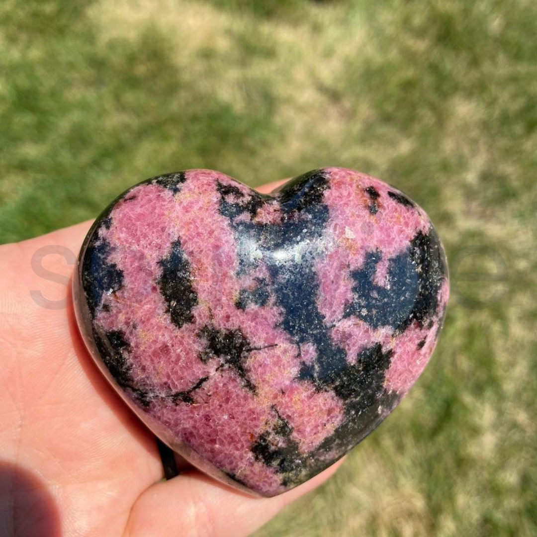 Rhodonite Heart Stone Polished Natural Crystal for Meditation Emotional Balance Love Energy Spiritual Home Décor Gift
